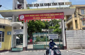 Tạm đình chỉ 5 nhân viên y tế Bệnh viện Đa khoa Nam Định vụ yêu cầu viện phí cấp cứu trẻ em